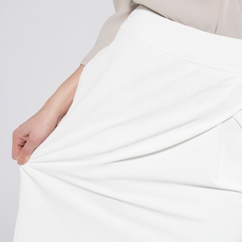 Shell White Design Tuck Skirt | kay me | kay me